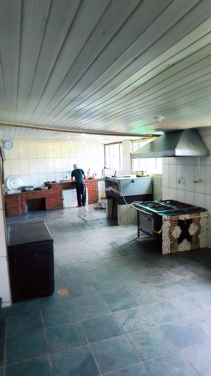 Área coberta com churrasqueira